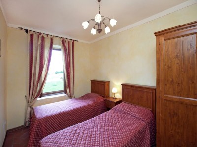 Farmhouse Rustic Farmhouse in Forest - Features photo 15