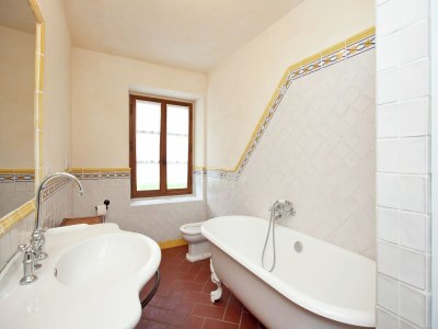 Farmhouse Rustic Farmhouse in Forest - Features photo 19