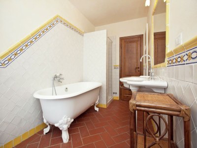 Farmhouse Rustic Farmhouse in Forest - Features photo 29