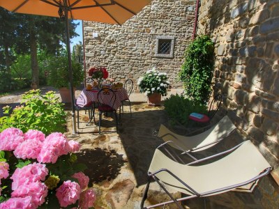 Farmhouse Majestic Farmhouse with Pool - Outdoor photo 12