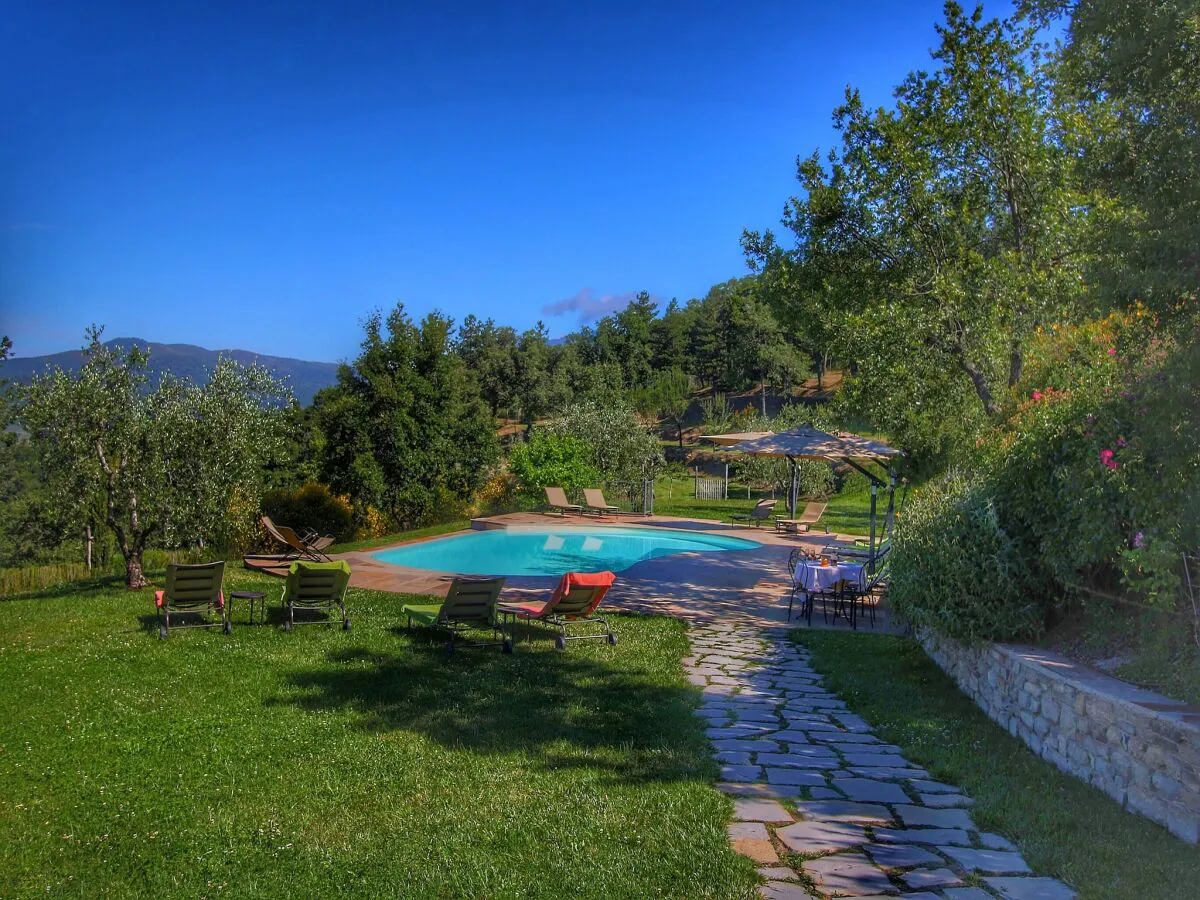 Farmhouse Farmhouse in Loro Ciuffenna with Pool & Garden
