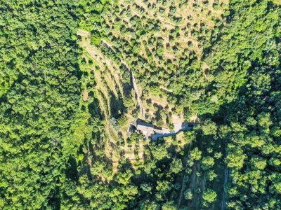 Cottage Attractive mansion with pool - Environment photo 22