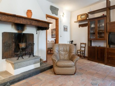 Apartment Relaxing Tuscan Home with WiFi - Features photo 25