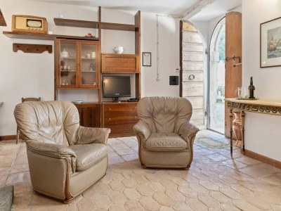 Apartment Relaxing Tuscan Home with WiFi - Features photo 26