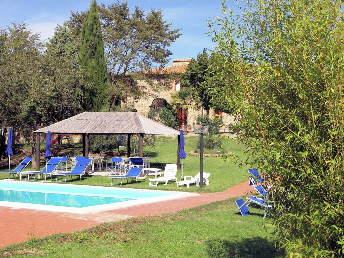 Farmhouse Agriturismo in Tuscany with Pool and Wine Tasting - Outdoor photo 3