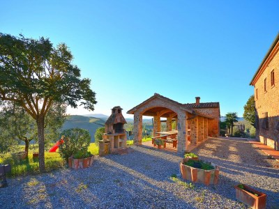 Farmhouse Agriturismo in Tuscany with Pool and Wine Tasting - Outdoor photo 4