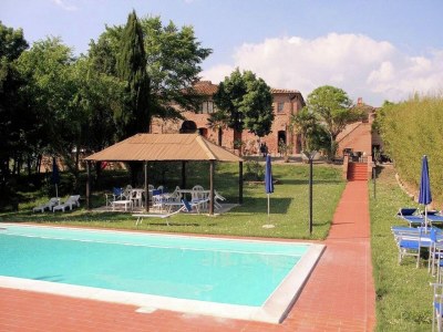 Farmhouse Agriturismo in Tuscany with Pool and Wine Tasting - Outdoor photo 12