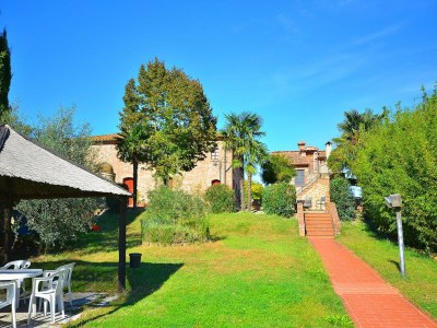Farmhouse Agriturismo in Tuscany with Pool and Wine Tasting - Outdoor photo 14