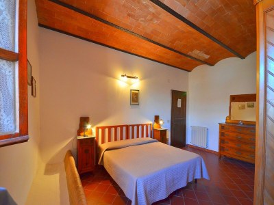 Farmhouse Agriturismo in Tuscany with Pool and Wine Tasting - Features photo 17