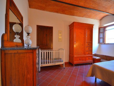 Farmhouse Agriturismo in Tuscany with Pool and Wine Tasting - Features photo 18