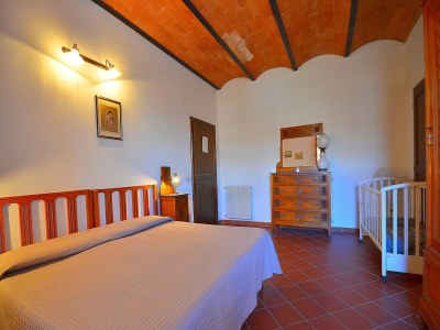 Farmhouse Agriturismo in Tuscany with Pool and Wine Tasting - Features photo 19