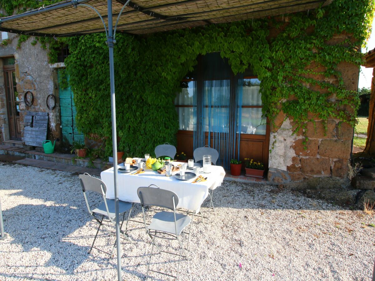 Farmhouse Romantic Farmhouse with Pool - Outdoor photo 2