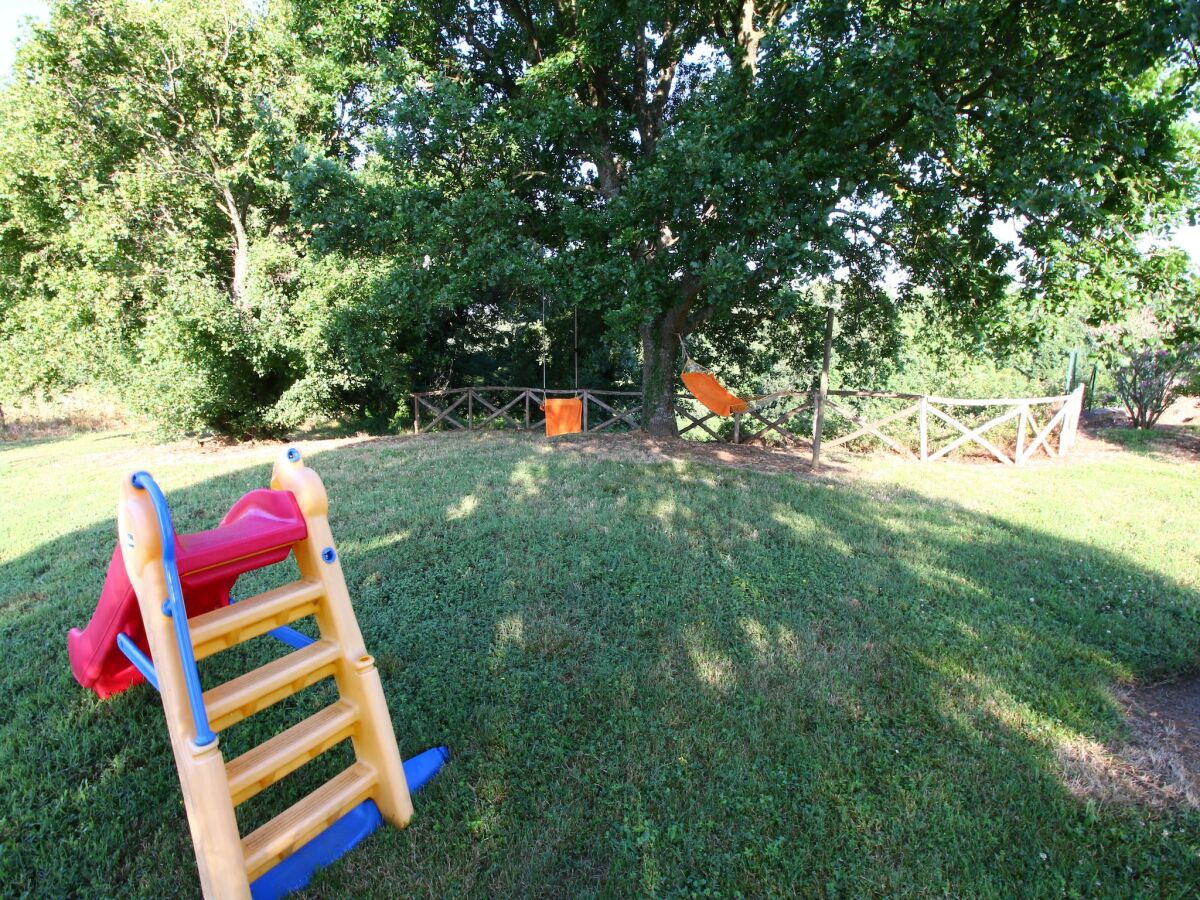 Farmhouse Romantic Farmhouse with Pool - Outdoor photo 5