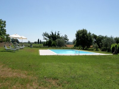 Farmhouse Romantic Farmhouse with Pool - Outdoor photo 3