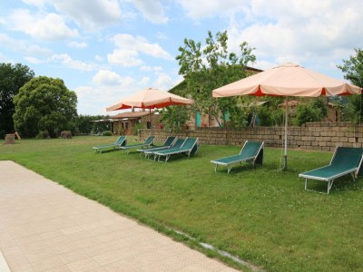 Farmhouse Romantic Farmhouse with Pool - Outdoor photo 8