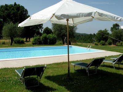 Farmhouse Romantic Farmhouse with Pool - Outdoor photo 12
