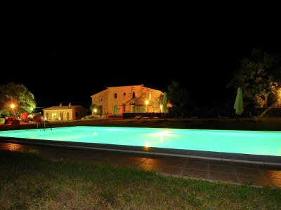 Farmhouse Romantic Farmhouse with Pool - Outdoor photo 15