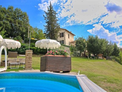 Apartment Apartment in Piticchio with Pool and BBQ - Outdoor photo 9