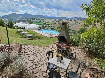 Apartment Apartment in Piticchio with Pool and BBQ - Outdoor photo 40
