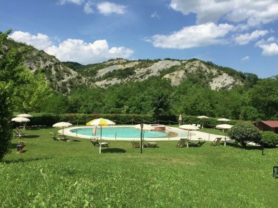 Cottage Rückzugsort mit Hügelblick und Pool - Outdoor photo 21