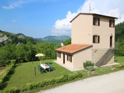 Cottage Mansion in Apecchio with Pool - Outdoor photo 7