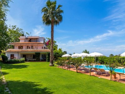 Villa Fesselnde Villa in Ricadi mit Pool - Outdoor photo 12