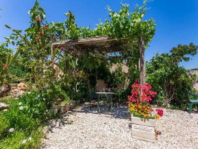 Holiday house Gorgeous Holiday Home with Swimming Pool - Outdoor photo 9