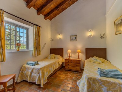 Holiday house Gorgeous Holiday Home with Swimming Pool - Features photo 29