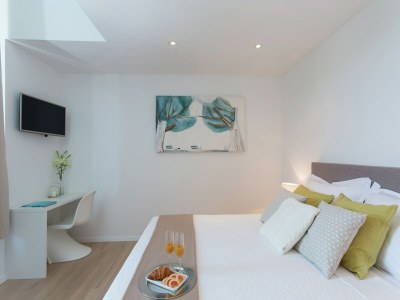 Villa Luxurious Villa with Private Pool and Garden - Features photo 15