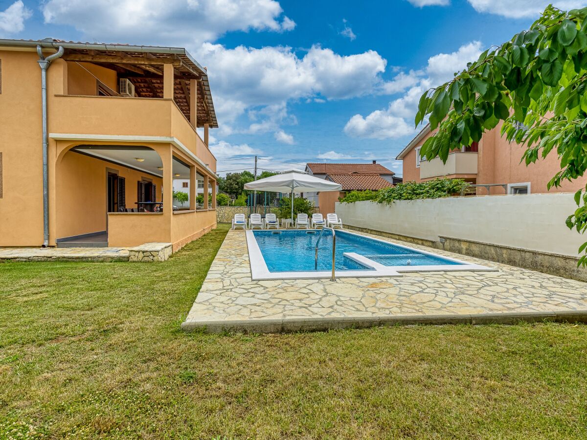 Holiday apartment Emanuela with pool - Outdoor photo 2