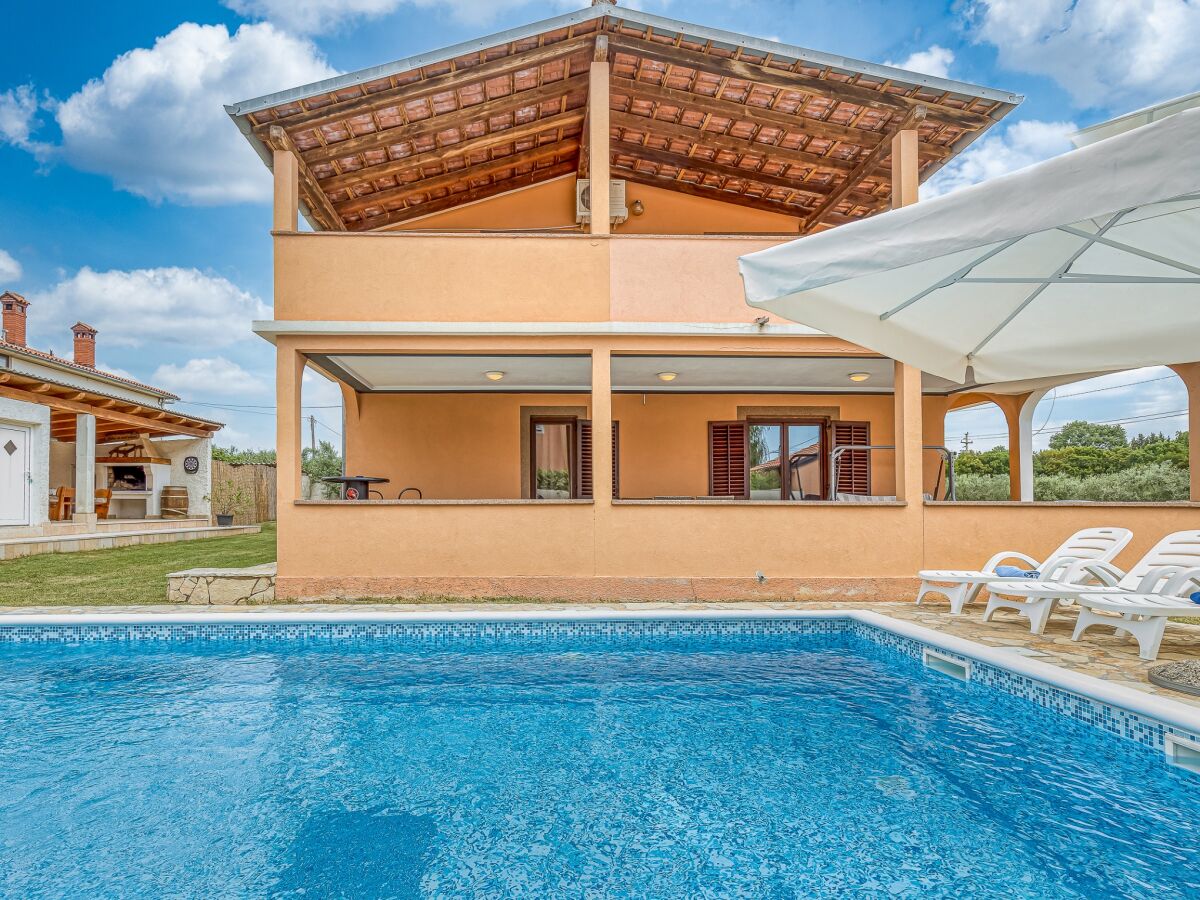 Holiday apartment Emanuela with pool - Outdoor photo 3