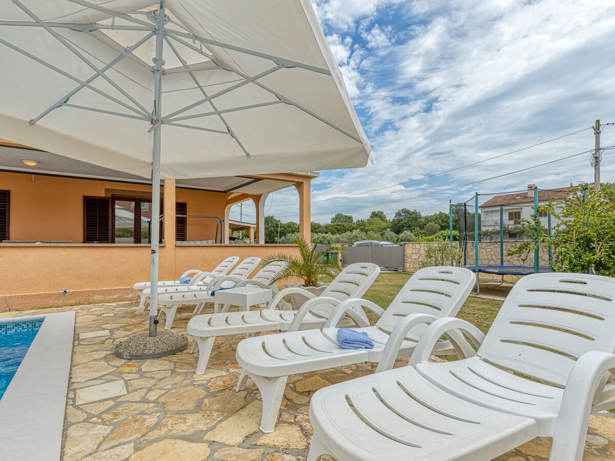 Holiday apartment Emanuela with pool - Outdoor photo 4