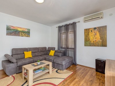 Holiday apartment Emanuela with pool - Features photo 9