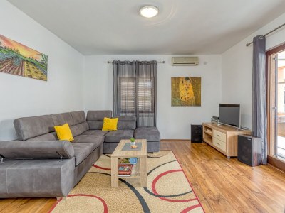 Holiday apartment Emanuela with pool - Features photo 10