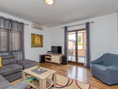 Holiday apartment Emanuela with pool - Features photo 11