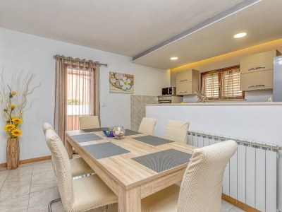 Holiday apartment Emanuela with pool - Features photo 12