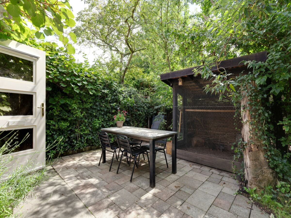 Holiday house Holiday home in Krabbendam - Outdoor photo 2