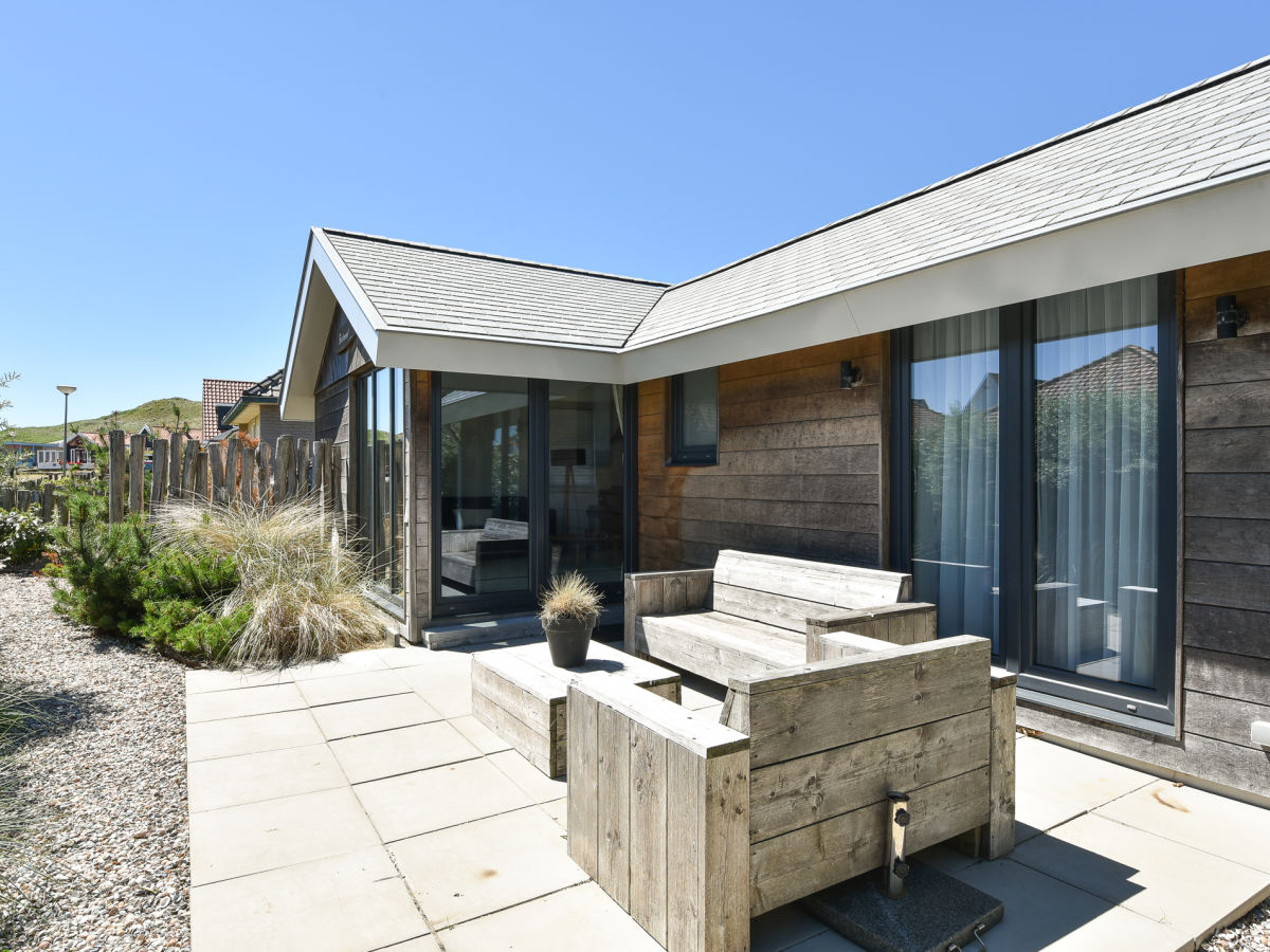 Chalet behind the dunes