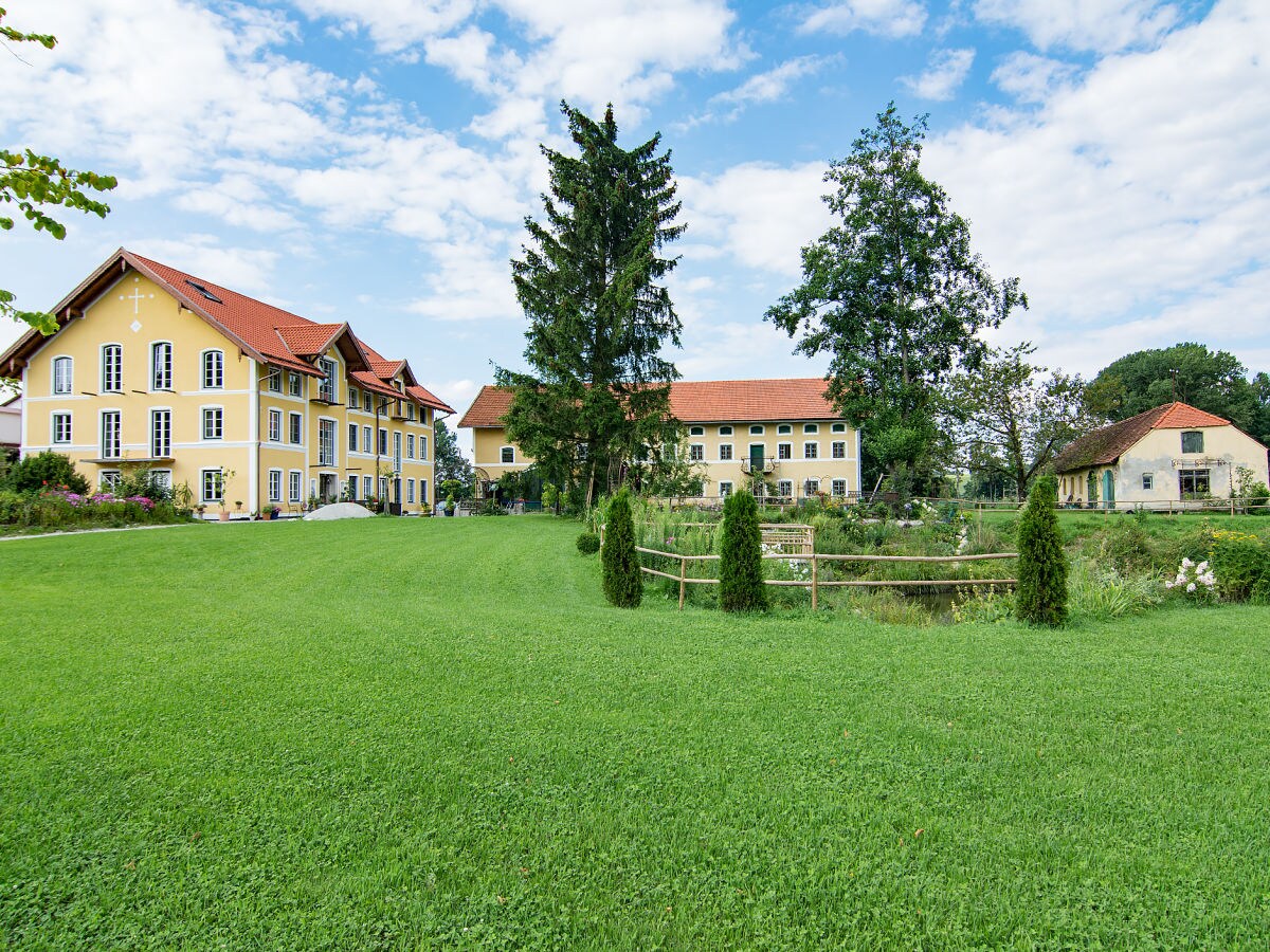 Holiday apartment Landgut zur Mühle (Mühle Country Estate) - Outdoor photo 2