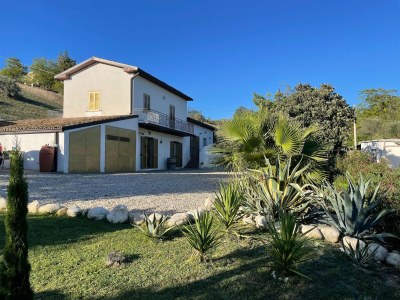 Holiday house Hillside Escape mit Pool - Outdoor photo 17