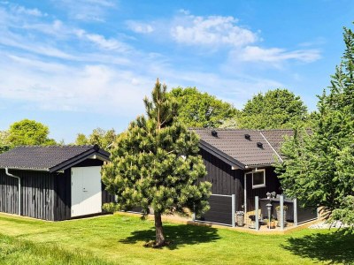 Holiday house Stilvolles Strandhaus -- By Traum Ferienwohnungen - Outdoor photo 2