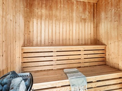 Holiday house Luxury Pool Retreat by Sea - By Traum Ferienwohnungen - Outdoor photo 8