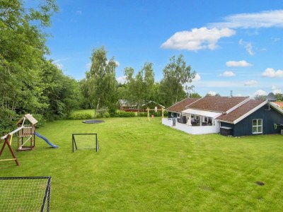Holiday house Luxurioses Strandhaus mit Pool -- By Traum Ferienwohnungen - Outdoor photo 2