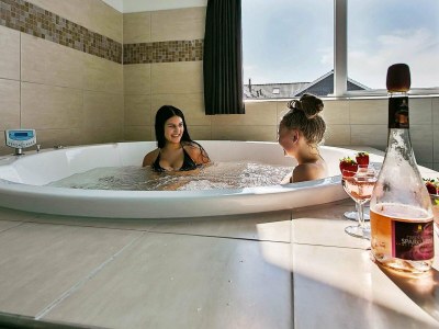 Holiday house Luxus-Pool-Ruckzug am Meer -- By Traum Ferienwohnungen - Outdoor photo 25