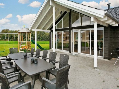 Holiday house Luxus-Poolvilla am Meer -- By Traum Ferienwohnungen - Outdoor photo 8