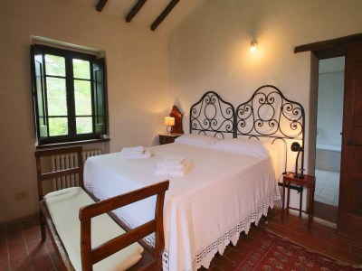 Farmhouse Farmhouse in Umbria with Garden Views - Features photo 25