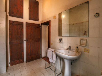 Farmhouse Farmhouse in Umbria with Garden Views - Features photo 29