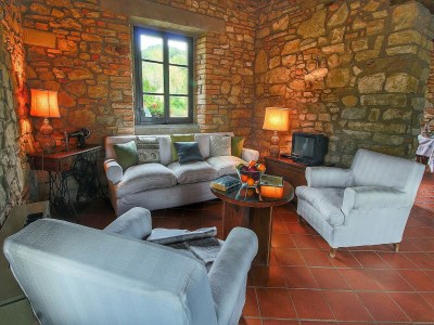 Farmhouse Farmhouse in Umbria with Garden Views - Features photo 32