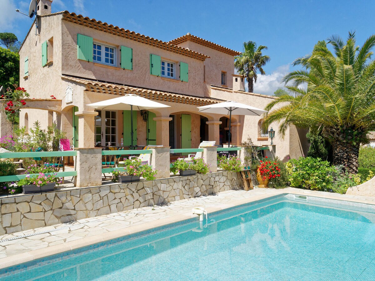 Holiday house - No title -