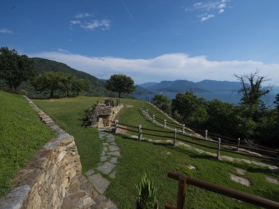 Finca Cascina Borchina Violetta Landgut Traumseeblick - Outdoor photo 11